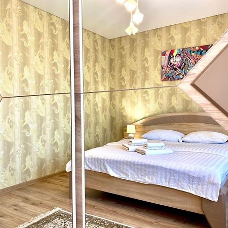Apartpoltava Новий Будинок, В Самому Центрі 2-Окремі Кімнати, Панорамний Балкон Buitenkant foto